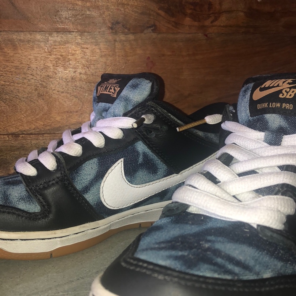 NIKE SB DUNK LOW PRO SB SKATE SHOES